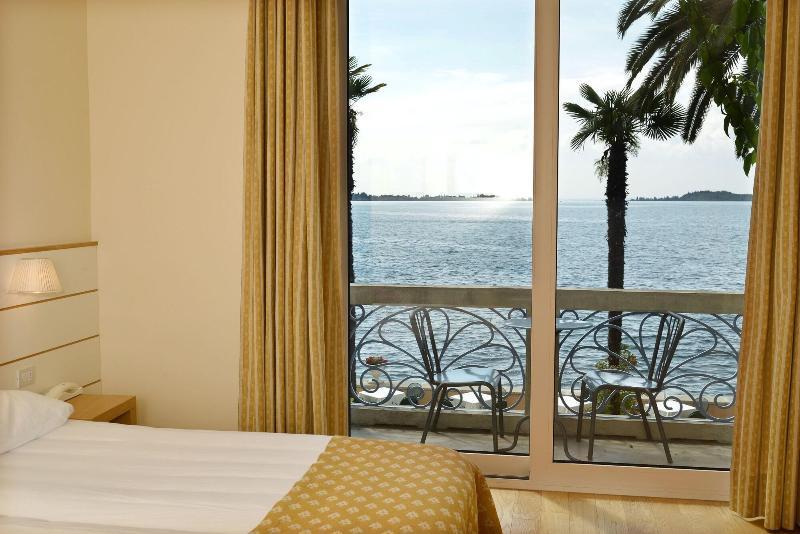 Hotel Monte Baldo E Villa Acquarone Gardone Riviera Εξωτερικό φωτογραφία