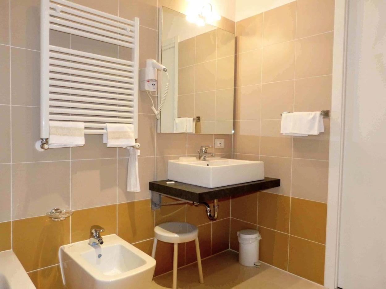 Hotel Monte Baldo E Villa Acquarone Gardone Riviera Δωμάτιο φωτογραφία