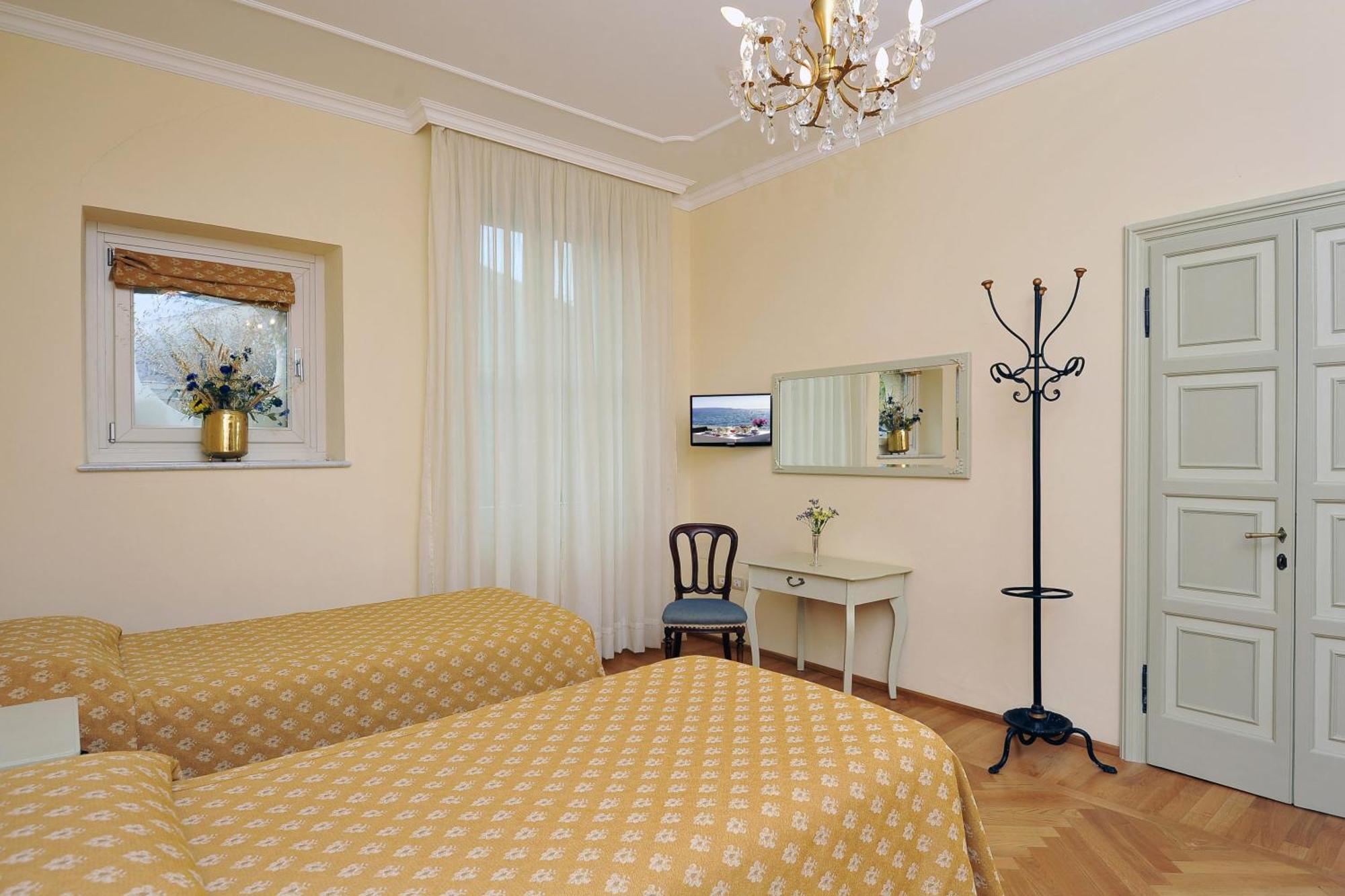 Hotel Monte Baldo E Villa Acquarone Gardone Riviera Δωμάτιο φωτογραφία